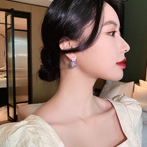 ต่างหูเพชรทรงสี่เหลี่ยมประดับเพทายสีขาวชมพู สวยหรู สำหรับผู้หญิง ต่างหูงานหมั้น งานแต่งงาน สวยสะดุดตา รับสั่งซื้อขายส่ง - Product Image 6