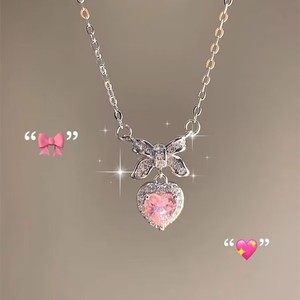 Collar con colgante de corazón de aleación y diamantes de imitación <span class=keywords><strong>para</strong></span> mujer, estilo deportivo, lujo ligero, regalo INS, moda de nicho <span class=keywords><strong>para</strong></span> <span class=keywords><strong>novia</strong></span>, lazo y borla - Product Image 5
