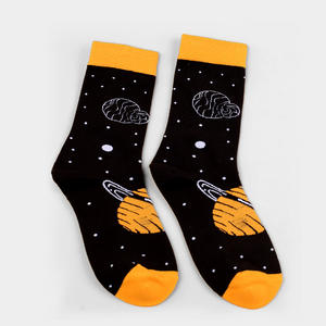 Chaussettes décontractées pour femmes avec motif planètes, longueur mi-mollet, mélange de nylon et de coton, taille unique - Product Image 1