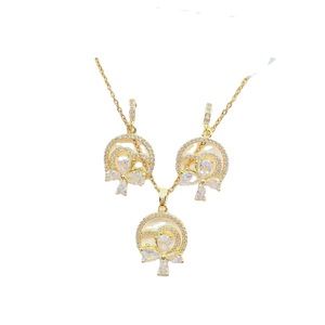 Conjunto de joyería de flor blanca giratoria nupcial de circonita cúbica de acero inoxidable con personalidad de moda 2025 - Product Image 5