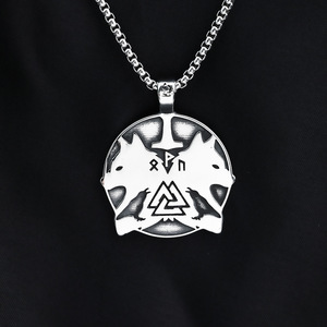 Yunnique – collier avec pendentif en acier inoxydable à double tête de loup Viking pour hommes, design animal géométrique, bijoux cadeau, accessoire de mode - Product Image 1