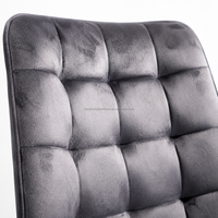 Chaise de salle à manger en velours de luxe nordique avec pieds en métal noir, siège rembourré doux pour restaurant, salon et mobilier d'hôtel