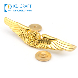Trung Quốc Nhà cung cấp biểu tượng tùy chỉnh kim loại 3D Kẽm hợp kim vàng mạ cánh huy hiệu với đôi bướm ly hợp - Product Image 2