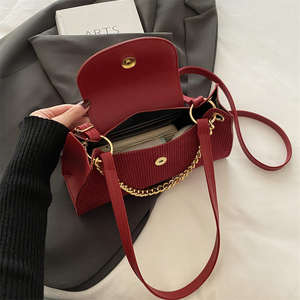 กระเป๋าสะพายข้างผู้หญิงแบบใหม่ ปิดด้วยกระดุม สไตล์เรโทร กระเป๋าถือใต้วงแขนแบบพกพา - Product Image 6