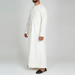Vente directe usine – Thobes décontractés pour hommes de qualité supérieure, col rond, manches longues, brodés, longueur ras du sol, en polyester léger - Product Image 3