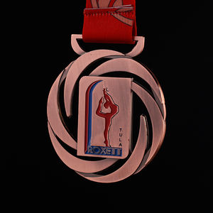 เหรียญรางวัลโรงเรียนออกแบบรูปทรงตามสั่ง เหรียญโลหะเคลือบอ่อน 3 มิติ โลโก้แบบกำหนดเอง เหรียญกีฬาราคาประหยัดสำหรับการแข่งขันยิมนาสติก - Product Image 3