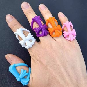 Bague tendance Hip-Hop édition limitée, colorée, en résine acrylique Lucite, style streetwear unisexe pour les fashionistas - Product Image 1