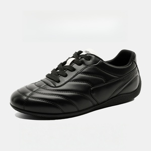 Zapatos informales de verano para hombre, ligeros, transpirables, con suela plana, zapatos para correr, diseño único, zapatos de entrenamiento, color sólido - Product Image 1