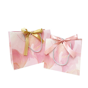 Bolsa de Papel para Ropa, Bolsa de Cartón Blanca de Alta Calidad, con Logotipo Personalizado, Lazo Autoadhesivo, Bolsa con Lazo - Product Image 5