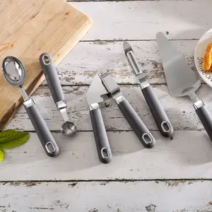Creative latest 5 piece custom cake server garlic press cream spoon kitchen gadget set