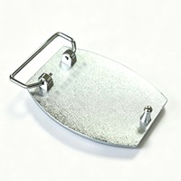 Boucle de ceinture en métal incurvée personnalisée en alliage de zinc plaqué argent avec impression UV et émail souple, motif flèche en flamme