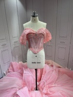 Robe de Quinceañera rose personnalisée Mumuleo, épaules dénudées, en dentelle, avec longue traîne et costume d'ours en peluche assorti pour fête de 15 ans