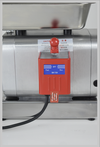 220V 60 <span class=keywords><strong>Hertz</strong></span> 1100W Motor esencial Heavy Duty 1100W Picadora de carne Picadora Tipo Patty Máquina de carnicero para la fabricación de salchichas de cerdo - Product Image 4