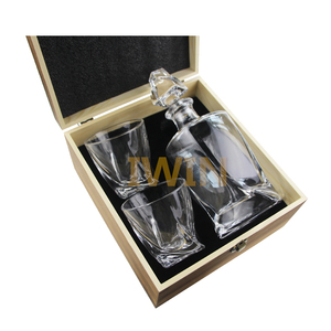 Whiskey with twist Whisky glasses Juego de 3 in made up handmade wooden storage box - Product Image 1