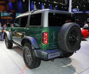 2026 Ford Bronco AWD middelgrote benzineauto. 2024 Ford Bronco versnellingsbak luxe off-road SUV JAC Ford Bronco te koop - Product Image 4