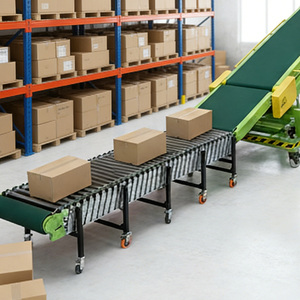 مقارنة بين معدات نقل البضائع الصناعية لعمليات المستودعات المتكاملة: ناقل الجاذبية المرن - Product Image 2