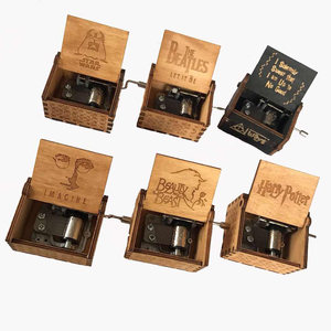 Mini-boîte à <span class=keywords><strong>musique</strong></span> créative sculptée et gravée en bois à manivelle pour cadeau/ - Product Image 3
