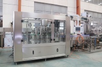 Machine de remplissage automatique de jus à haute productivité avec bouteilles en plastique pour ligne de production de boissons