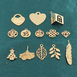 จี้รูปหัวใจเคลือบทองแท้ คุณภาพดี ลายใบไม้สลัก <span class=keywords><strong>ต้น</strong></span>คริสต์มาส <span class=keywords><strong>บ้าน</strong></span>  สำหรับทำสร้อยข้อมือ สร้อยคอ - Product Image 1