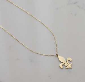 Collier Pendentif Fleur de Lys Personnalisé en Acier Inoxydable Plaqué Or, Pendentif Drapeau et Épée, Breloque Fleur de Lys - Product Image 5