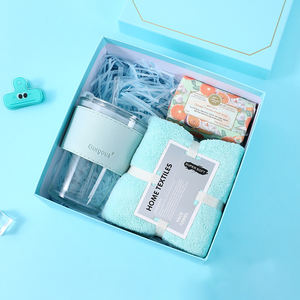 Cadeaux de voyage en plein air crème solaire produits de refroidissement chapeau ventilateurs bouteille d'eau serviette coffrets cadeaux activités sportives <span class=keywords><strong>prix</strong></span> école Souvenirs - Product Image 4