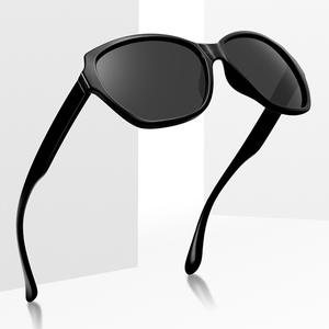 Lunettes de soleil classiques à grande monture unisexe, monture noire en PC, protection UV400 pour le soleil, les voyages, la conduite, la mode - Product Image 1