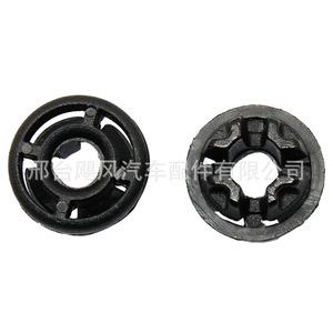 Support de fixation de cache-moteur Ford avec clip de fixation W712889S300 pour Focus Escape Fusion - Product Image 1