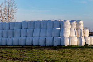 ฟิล์มห่อหญ้าแห้งชนิด LLDPE สำหรับการเกษตร  ยึดเกาะได้ดีเยี่ยม - Product Image 2