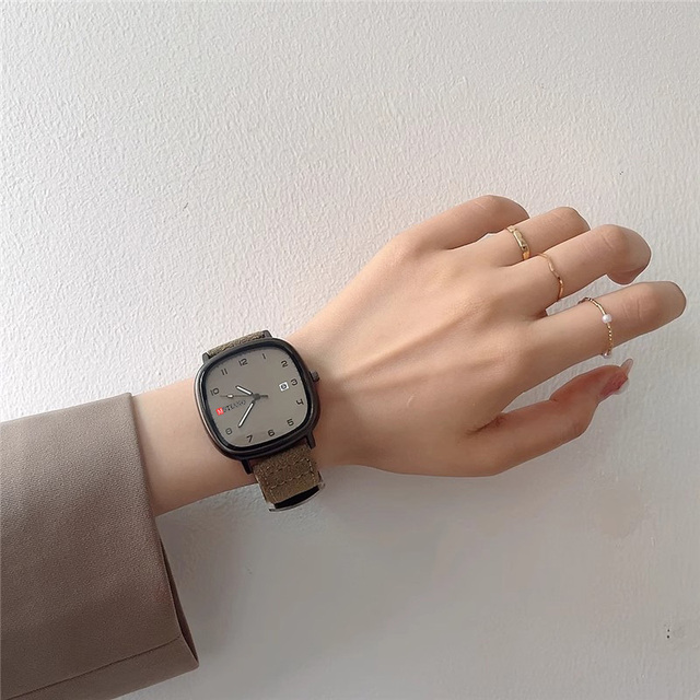 Vintage Square Dial Quartz Watch Velvet Leather Belt Casual Fashion Wristwatches for Men Women Students Unisex Business Sport