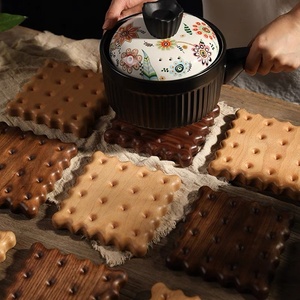 Posavasos de té de madera maciza creativos simples Mini posavasos de galletas artesanales Cracker de madera de roble lindo posavasos de corcho <span class=keywords><strong>en</strong></span> forma de galleta - Product Image 2