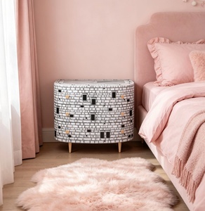 Armoire de rangement élégante <span class=keywords><strong>et</strong></span> luxueuse avec dessus imprimé artisanal <span class=keywords><strong>et</strong></span> pieds en métal minimalistes pour un rangement résidentiel haut de gamme - Product Image 3