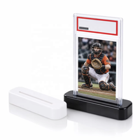 Support de Présentation de Bureau en Plastique Durable pour Cartes Gradées (PS/A, BGS, CGC) – Idéal pour Étuis de Cartes de Collection TCG et Sportives