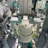 Ligne de production de croissants entièrement automatique contrôlée par PLC avec machine de remplissage d'huile et de poudre pour bouteilles de boissons en plastique/verre