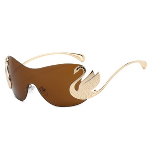 Lunettes de soleil sans monture UV400 tendance style européen et américain pour femme, design monobloc avec branches en forme de cygne ornées de diamants, transfrontalier - Product Image 6