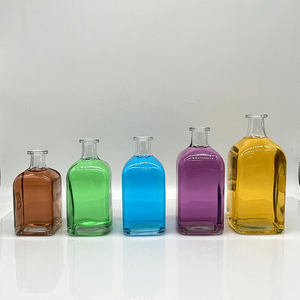 Ensemble de bouteilles en verre transparentes carrées de 250 ml, 350 ml, 400 ml, 520 ml, 680 ml avec <span class=keywords><strong>bouchon</strong></span> en polymère bois, vides <span class=keywords><strong>pour</strong></span> jus, lait et vin liquide - Product Image 1