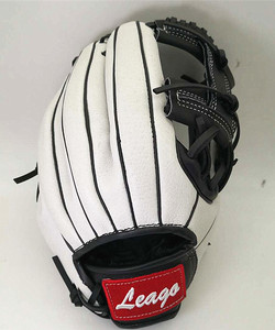 Gants <span class=keywords><strong>de</strong></span> <span class=keywords><strong>baseball</strong></span> professionnels en cuir <span class=keywords><strong>de</strong></span> porc véritable <span class=keywords><strong>de</strong></span> <span class=keywords><strong>11</strong></span>,5 <span class=keywords><strong>pouces</strong></span>, logo brodé <span class=keywords><strong>de</strong></span> haute qualité, couleur blanc et noir - Product Image 4