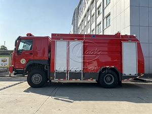 Camion pompier HOWO 4x4, 4 roues motrices, tout-terrain, eau et mousse, réservoir d'eau de 8 m³, camion de lutte contre l'incendie à vendre - Product Image 2