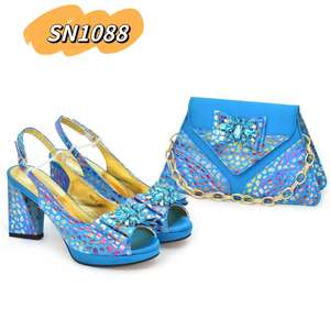 أحذية إيطالية جميلة ناضجة لفستان سيدة جميل بو أحذية نسائية صيفية ومجموعة حقيبة صنادل عالية الجحيم أسافين بلاستيكية سميكة - Product Image 3