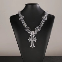 Collier pendentif en résine acrylique transparente tendance en gros pour l'Europe et les États-Unis, unisexe