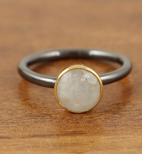 Bague vintage en argent sterling 925 plaqué jaune et noir pierre de lune arc-en-ciel réglage de lunette à la mode pour mariage ou fête des femmes - Product Image 4