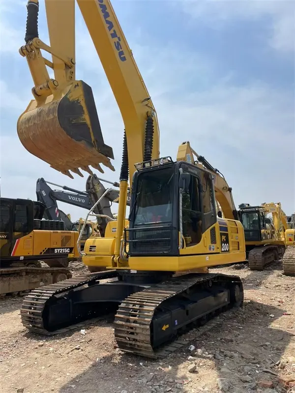 Hydraulic used excavator PC200 excavator with strong power and sells at the lowest price