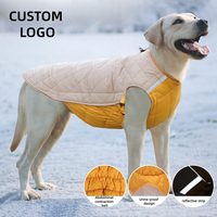 Vêtements d'hiver personnalisés pour animaux de compagnie, veste d'hiver rembourrée pour animaux de compagnie, col haut, veste réfléchissante pour chien avec anneau de laisse pour la promenade en plein air