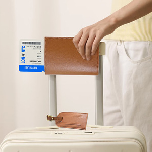 סט תגיות מזוודות, מחזיק כרטיסים ומחזיק דרכון מעור PU פרימיום מותאם אישית ועמיד למים, מתנה לנסיעות עסקים - Product Image 5