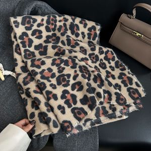 Zifeng OEM mode écharpe imprimé léopard pour l'automne et l'hiver femmes moderne <span class=keywords><strong>sauvage</strong></span> beauté cachemire chaud châle - Product Image 3