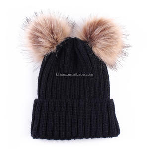 Tuque de bonnet d'hiver tricoté <span class=keywords><strong>en</strong></span> acrylique chaud de haute qualité avec <span class=keywords><strong>fausse</strong></span> <span class=keywords><strong>fourrure</strong></span> deux pompons - Product Image 3