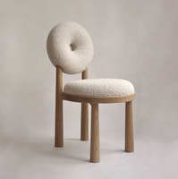 Chaise de salle à manger MULIGNA au design vintage, avec cadre et pieds en bois massif, rembourrée en tissu, pour usage hôtelier, ergonomique, écologique et durable