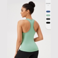 Eng anliegende, grüne Gym-Yoga-Racerback-Tanktops für Damen mit individuellem Logo, aus Spandex, mit eckigem Ausschnitt, atmungsaktiv, lässig, für Performance und Freizeit.