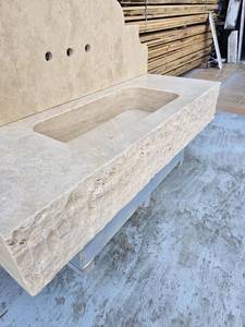 Vasque intégrée en marbre beige artisanal, lavabo de salle de bain en pierre naturelle, façade ciselée, sur mesure, durable - Product Image 4