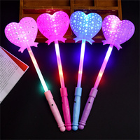 Bâtons magiques en forme de cœur bon marché, baguette lumineuse clignotante à LED pour fête, cadeau d'anniversaire de princesse et de garçons, décoration de Noël