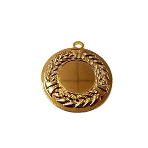 Medalla de Metal Personalizada con Rama de Olivo en Relieve y Acabado en Latón Brillante/Medalla en Blanco - Product Image 1